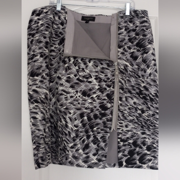 Talbots Woman Paintbrush Zip-Front Pencil Skirt Size 18W - Picture 3 of 10